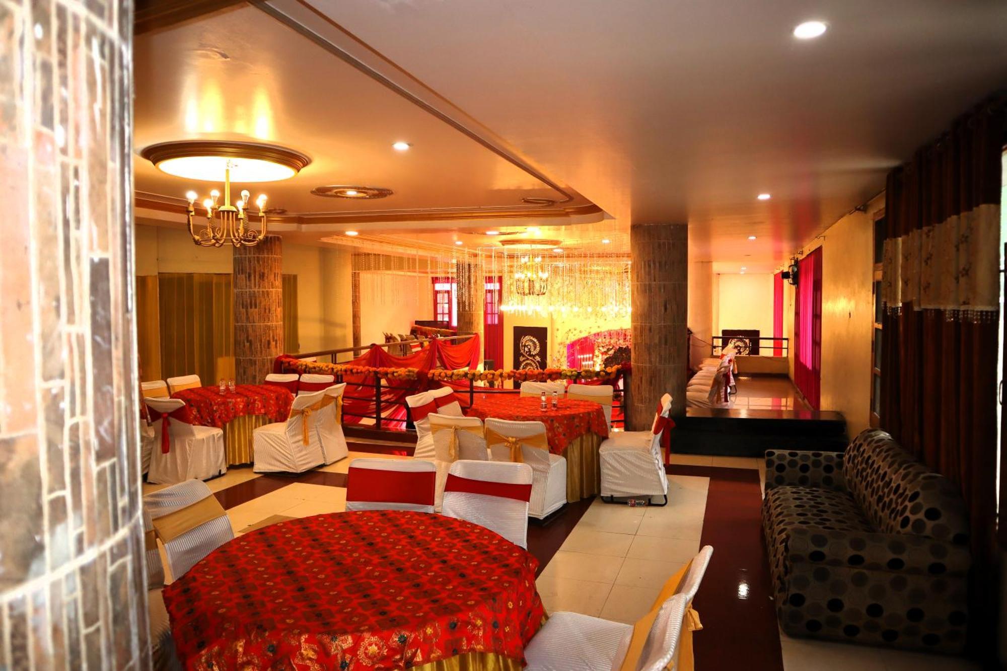 Hotel River Bank Манди Экстерьер фото
