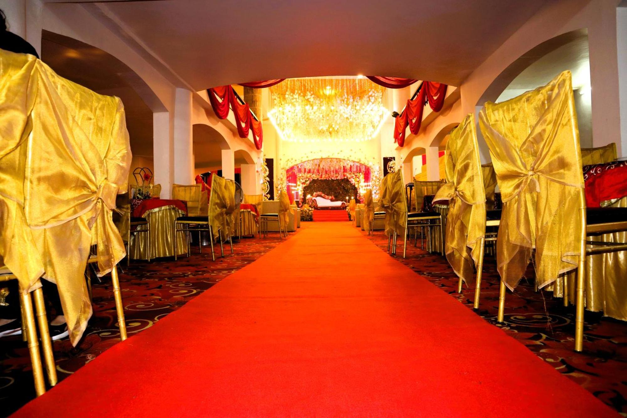 Hotel River Bank Манди Экстерьер фото