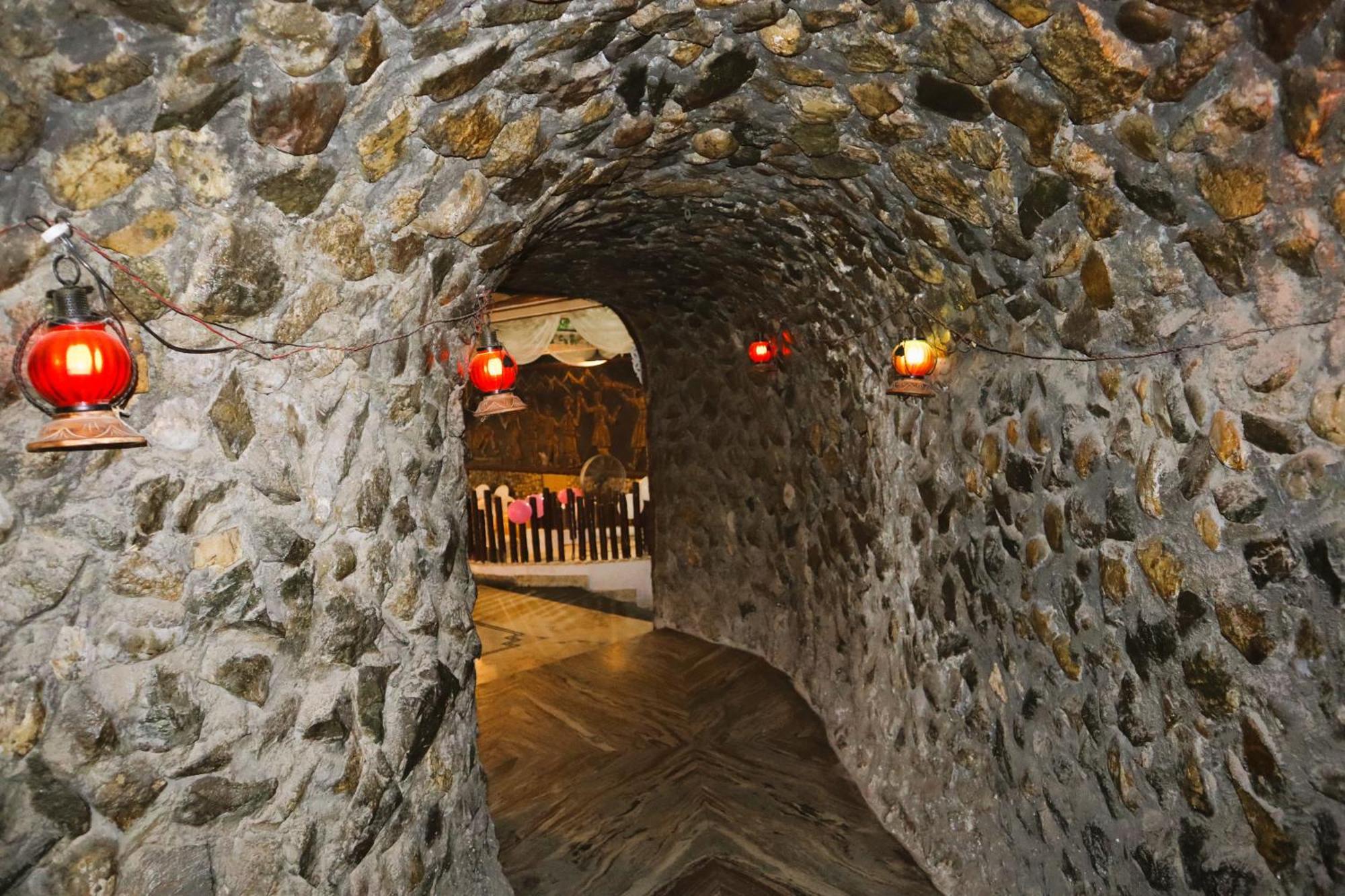 Hotel River Bank Манди Экстерьер фото