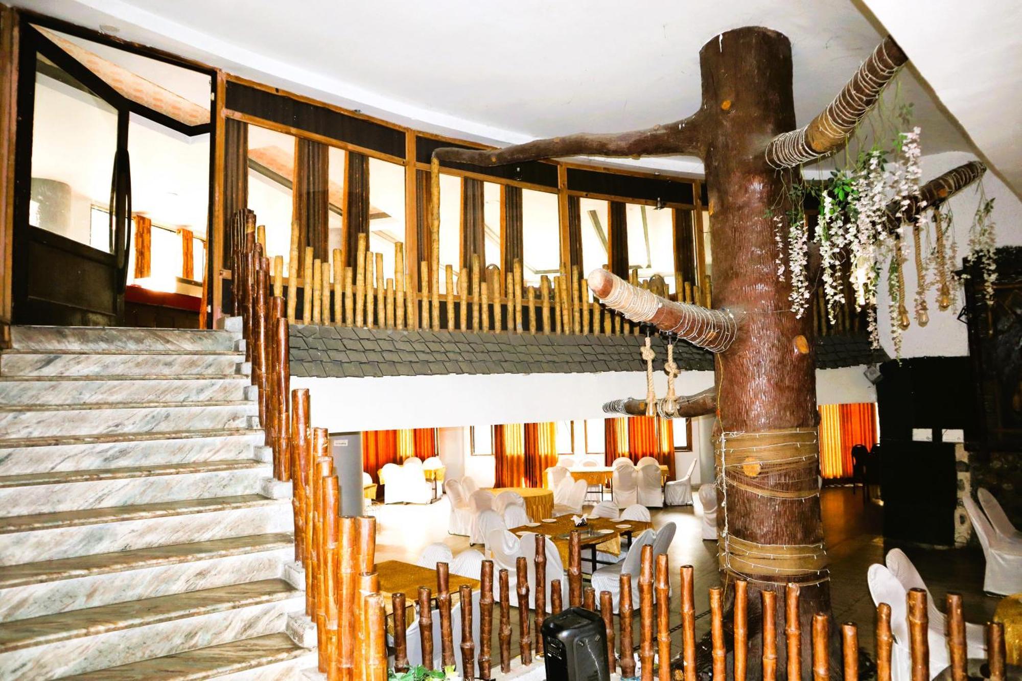Hotel River Bank Манди Экстерьер фото